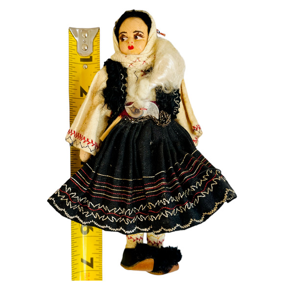 Vintage Cloth Souvenir Doll Woman Painted Face Side Eye Traditional Dress MCM 7" - Picture 12 of 12